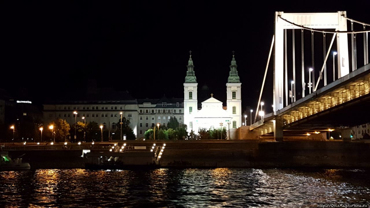 Вид на Пешт — на Центральный приходской костёл и мост Эржебет Будапешт, Венгрия
