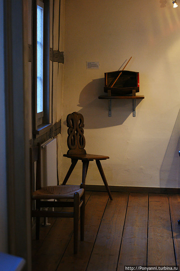 Одна из 7 комнат музея. Одна из 7 комнат музея.