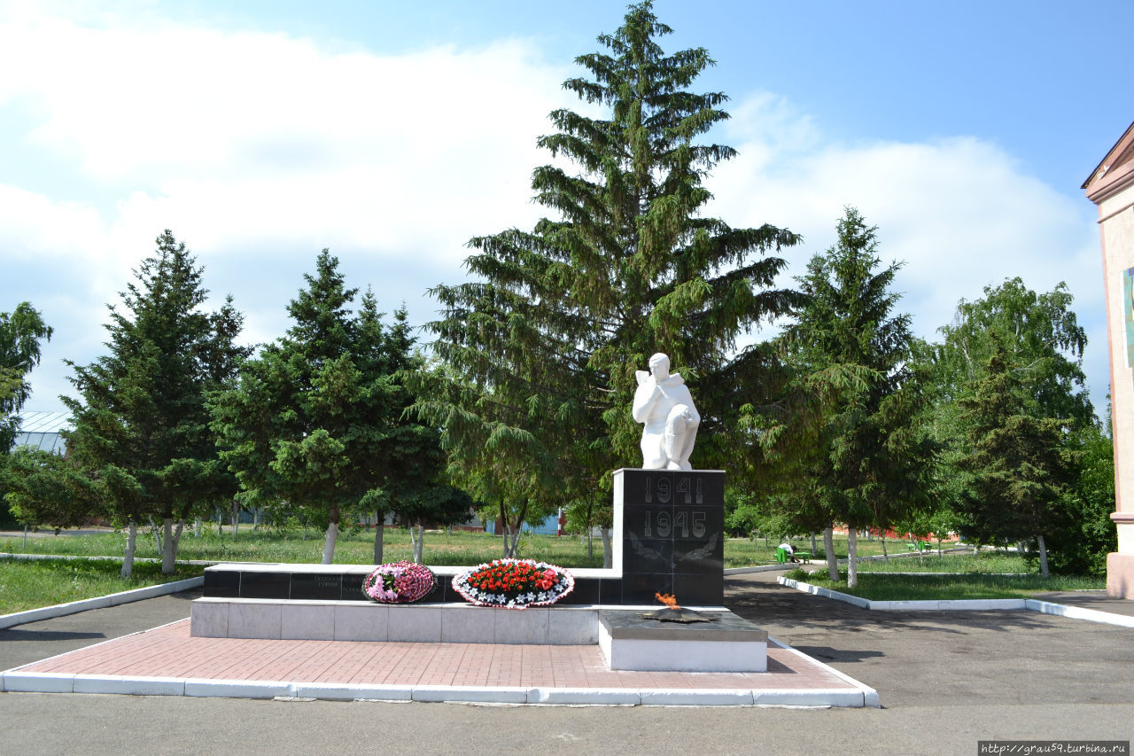 Мемориал в честь земляков, погибших во время ВОВ Маркс, Россия