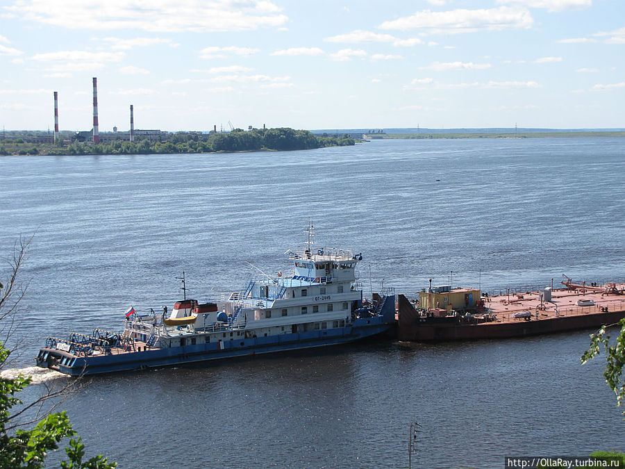 ОТ толкает баржу ОТ толкает баржу