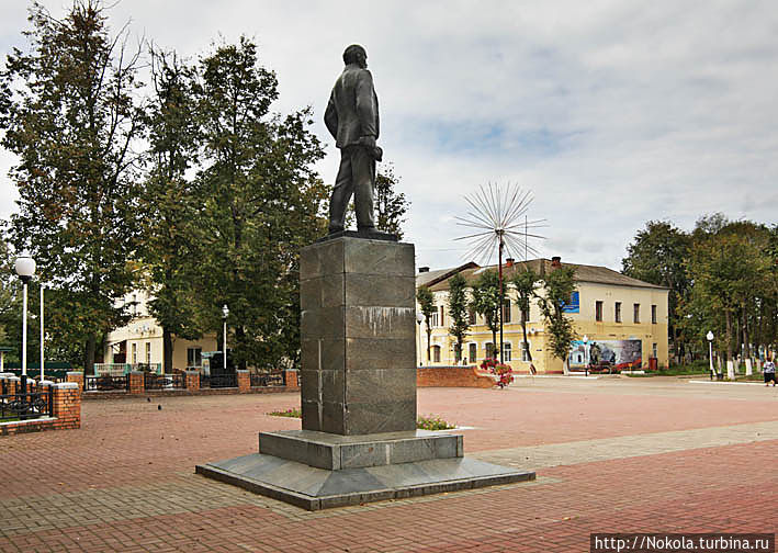 Центральная площадь Юхнов, Россия