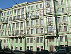 Доходный дом Ратькова-Рожного построил архитектор Сюзор в 1899-1900 в стиле эклектика.
