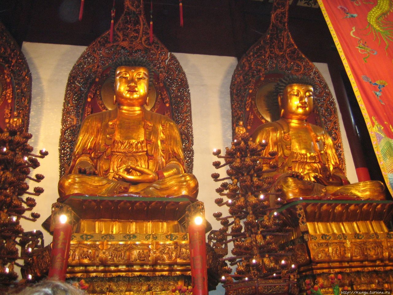 Храм нефритового Будды (“Юйфо-сы”).  Позолоченный  Будда Шанхай, Китай