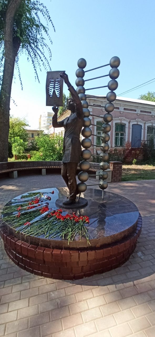Памятник медицинскому работнику Энгельс, Россия