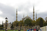 Обойдя все эти колонны, пора было посетить и Голубую мечеть или Мечеть Султанахмет — это первая по величине и одна из самых красивых мечетей Стамбула. Она насчитывает шесть минаретов: четыре, как обычно, по сторонам, а два чуть менее высоких — на внешних углах. Считается одним из величайших шедевров исламской и мировой архитектуры.