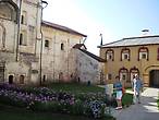 Вид на фрагменты Водных ворот, церкви Преображения и домика келаря Кирилло-Белозерского монастыря.