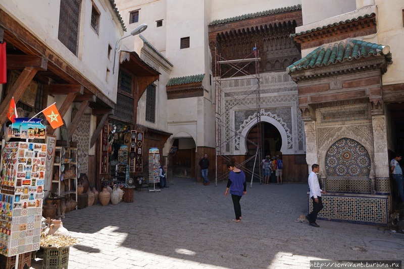Пложадь и фонтан Неджарин Фес, Марокко
