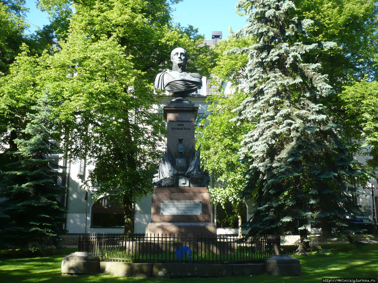 Памятник генерал-фельдмаршалу Барклаю де Толли Тарту, Эстония