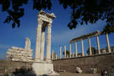 Руины   храма   Траяна.    Верхняя    терраса.