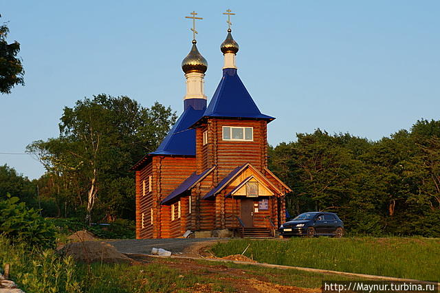 Церковь  —  свечечка. Южно-Сахалинск, Россия