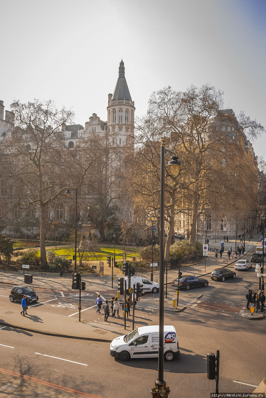 Через мосты Лондон, Великобритания Через мосты Лондон, Великобритания