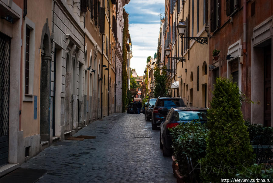 Крошечная тихая улочка Рима Рим, Италия
