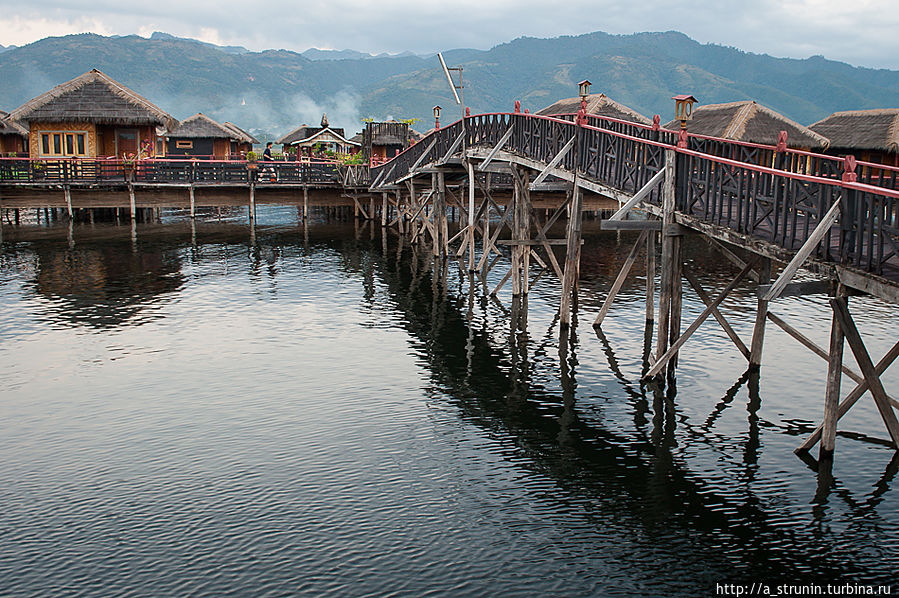 На озере Инле Озеро Инле, Мьянма На озере Инле Озеро Инле, Мьянма