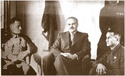 Нарком иностранных дел СССР Вячеслав Михайлович Молотов (1890—1986) с майорами Энделем Карловичем Пусэпом (слева) и С.М. Романовым в Великобритании.(справа) в мае 1942 года в Великобритании (из Интернета)