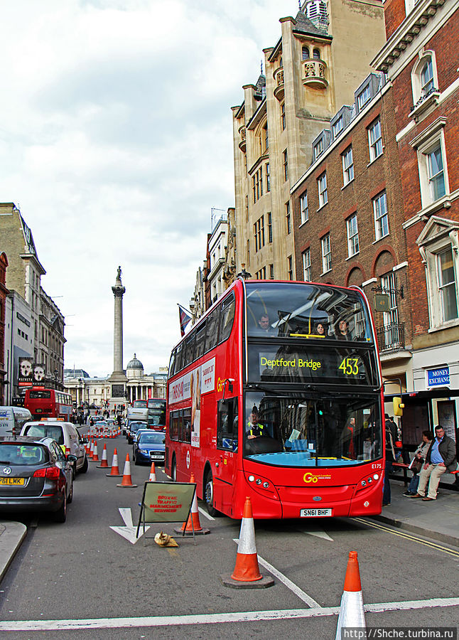 Ближе к Трафальгару Уайтхолл сужается в обычную двухсторонную улицу Лондон, Великобритания
