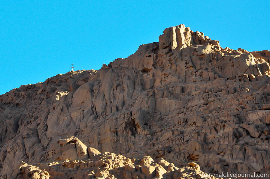 Как пелось в песне: «Видишь там на горе, возвышается крест …» гора Синай (2285м), Египет