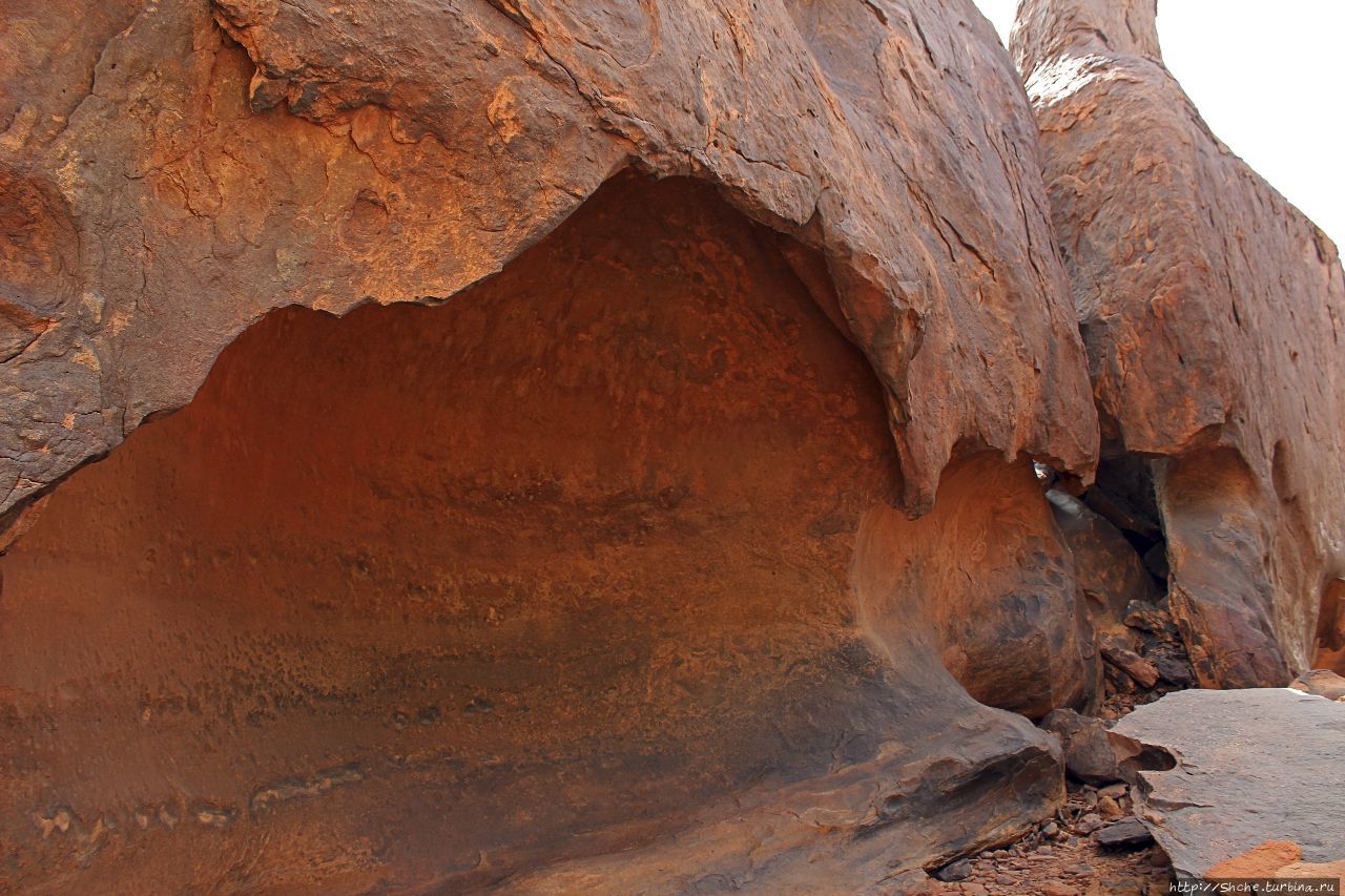 Пещера с рисунками Аргро Аргро, Мавритания
