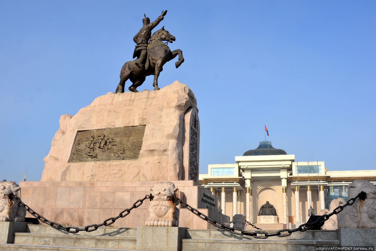 Площадь Сухэ-Батора Улан-Батор, Монголия