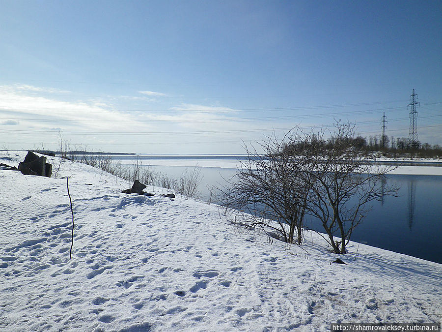 Восстановленный храм на берегу Нарвского водохранилища Ивангород, Россия