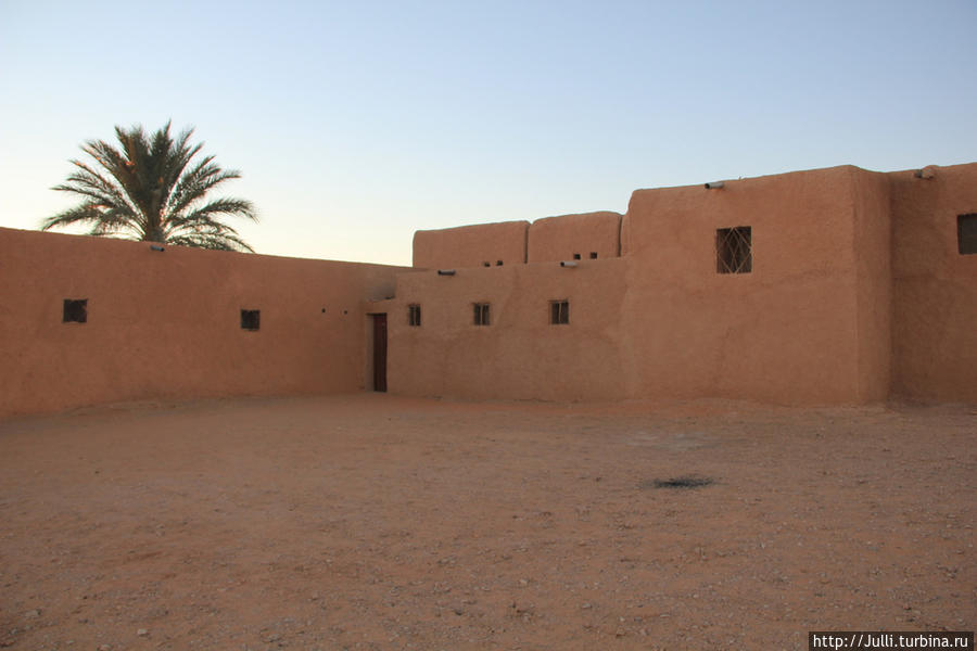 Часовня Шарля де Фуко священника-отшельника в пустыне Бешар, Алжир
