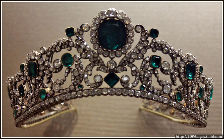 Диадема герцогини Ангулемской, дочери Людовика XVI и Марии-Антуанетты. 40 изумрудов, 1031 алмаз, серебро и частичная позолота Париж, Франция