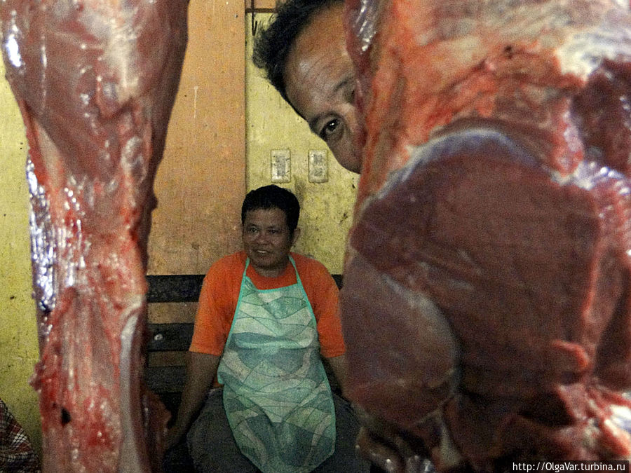 Рынок в Хагне — оживленный и красочный, где каждый продавец по-своему актер Рынок в Хагне — оживленный и красочный, где каждый продавец по-своему актер