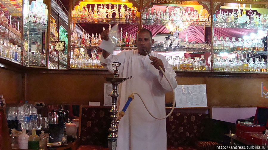 Курение кальяна — дело обычное в Египте Египет