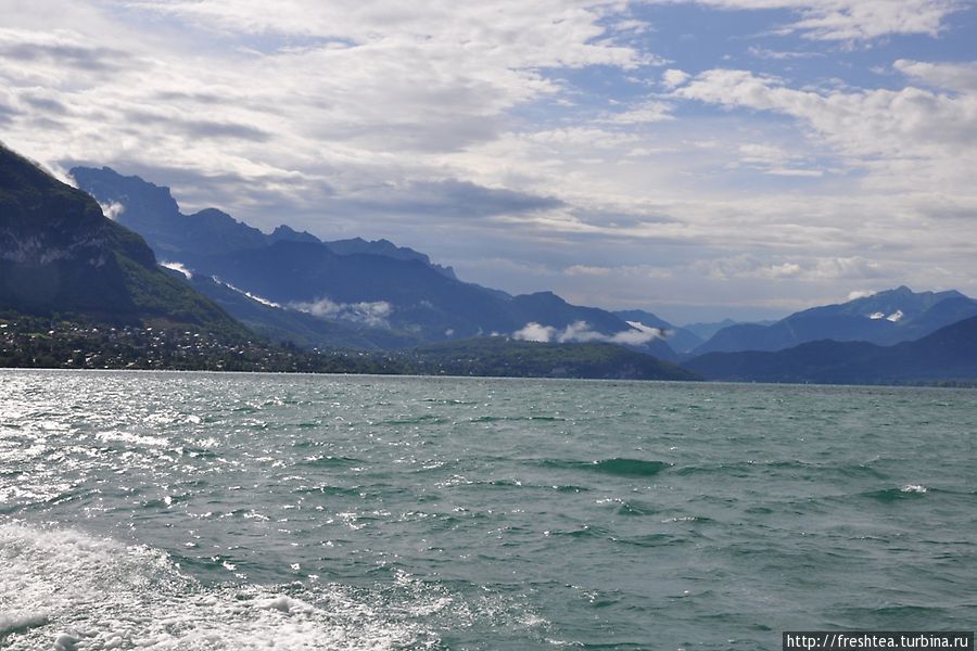 Вдоль правого (восточного) берега озера Анси. Рона-Альпы, Франция