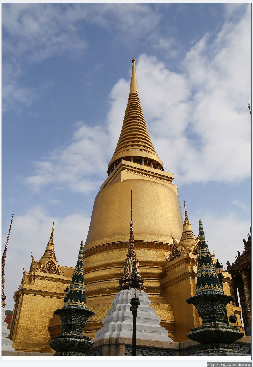 Одна из стоп Храма Бангкок, Таиланд