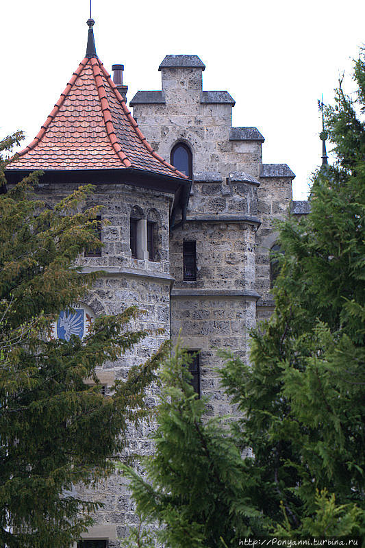 Замок Лихтенштайн в деталях Ройтлинген, Германия
