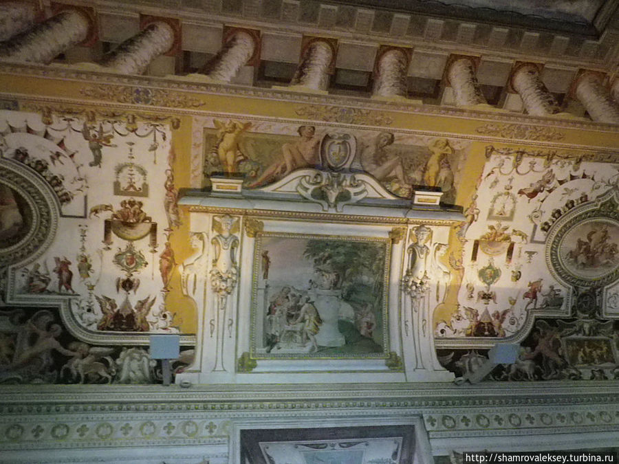 Тиволи. Во дворце кардинала Тиволи, Италия