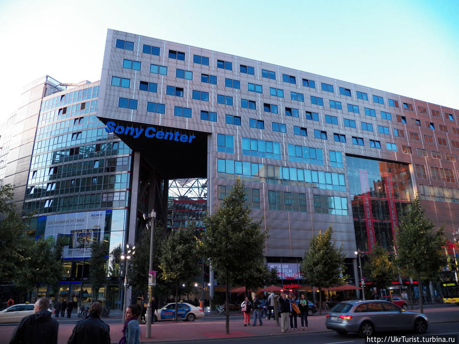 Sony Center — ансамбль зданий на Потсдамской площади в центре германской столицы, один из символов нового Берлина Берлин, Германия