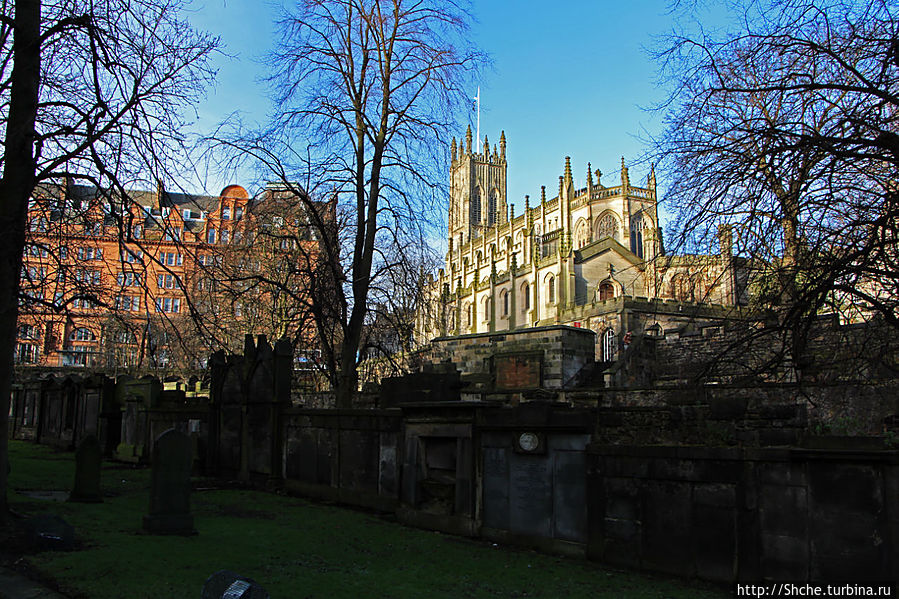 Рядом епископская церковь св. Джона Эдинбург, Великобритания Рядом епископская церковь св. Джона Эдинбург, Великобритания