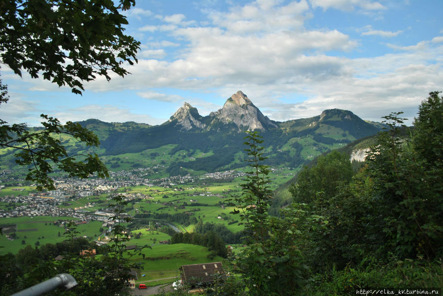 Вид на Мифы и Швиц из деревни Моршах Швиц, Швейцария
