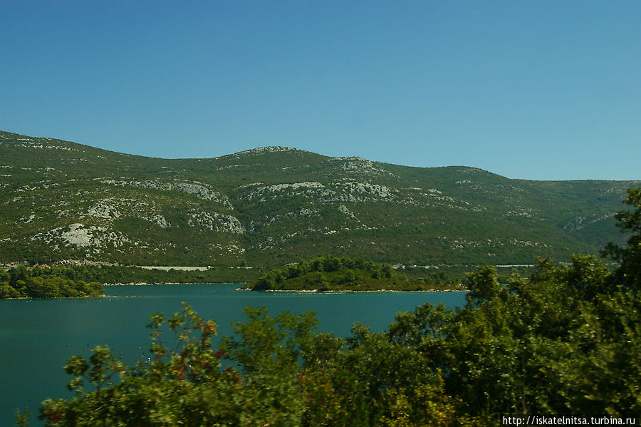 Вид с большой земли на полуостров Пельешац Корчула, остров Корчула, Хорватия