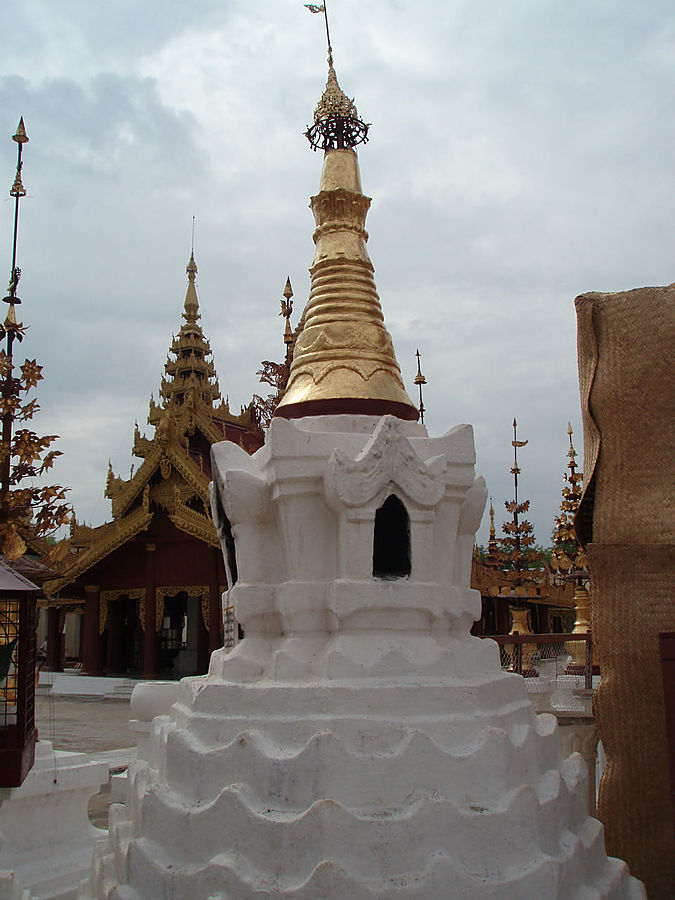 Среди древних ступ. Швезигон Баган, Мьянма