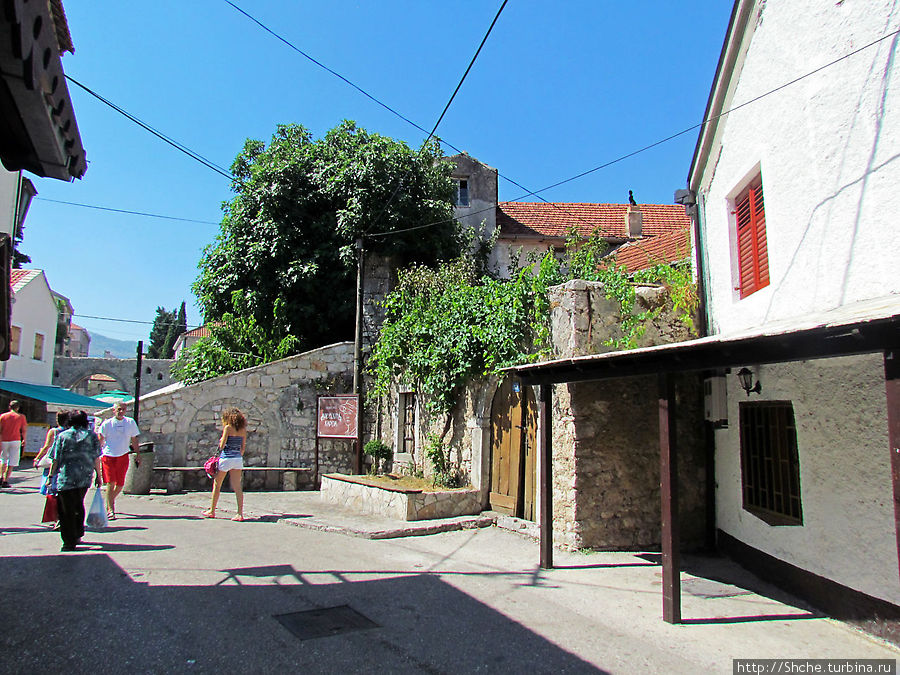 Требинье. В стенах старого города Требинье, Босния и Герцеговина