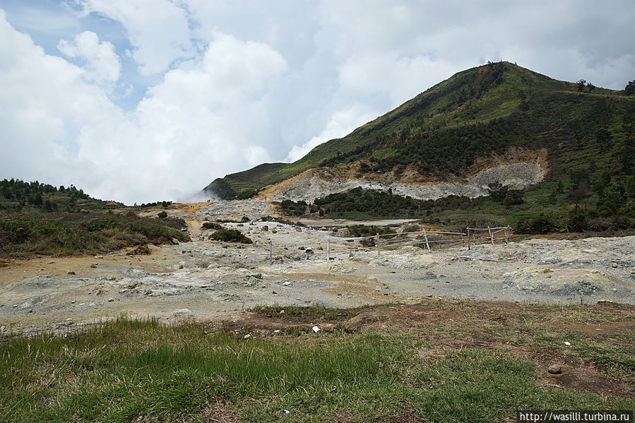 Путь к грязевому кратеру. Комплекс вулканов Диенг. Путь к грязевому кратеру. Комплекс вулканов Диенг.