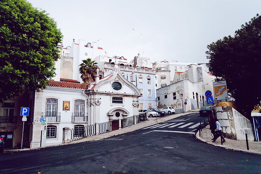 Только приехав на вокзал, становится сразу заметно, что попадаешь в совершенно новую и отличную от других среду. Только приехав на вокзал, становится сразу заметно, что попадаешь в совершенно новую и отличную от других среду.