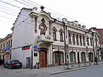 Дом № 55 — типография М.Я.Кохановского, построенная в 1913 г. Ныне — НИИ геологии и минерального сырья.