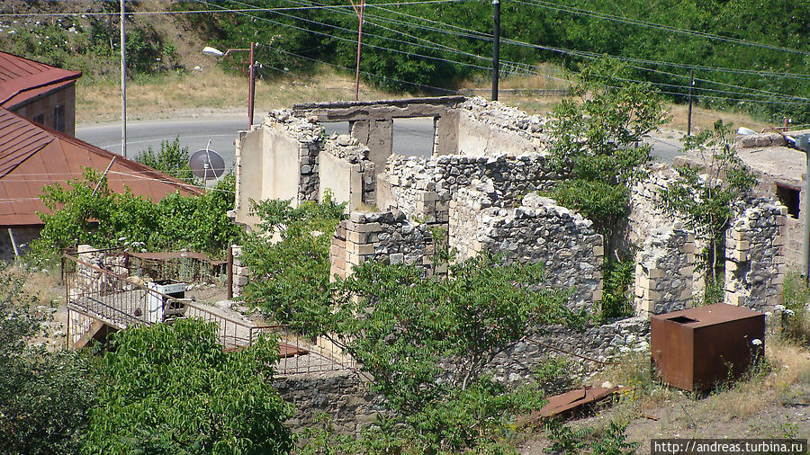 Разрушенные войной дома Разрушенные войной дома