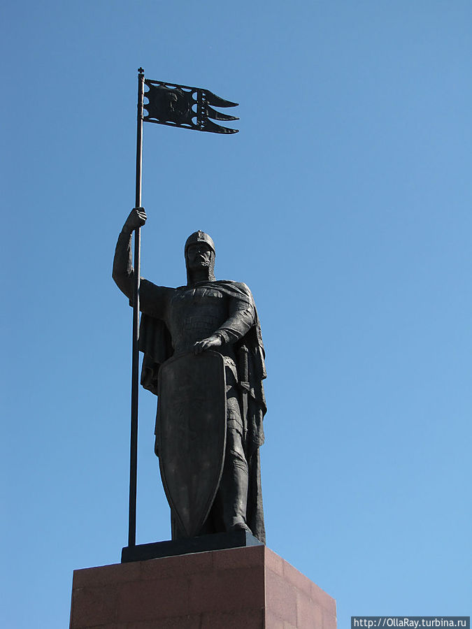 Памятник Александру Невскому на набережной Революции Городец, Россия