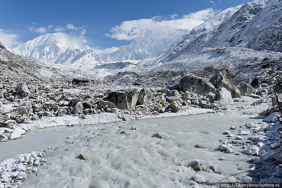 Белая река Непал