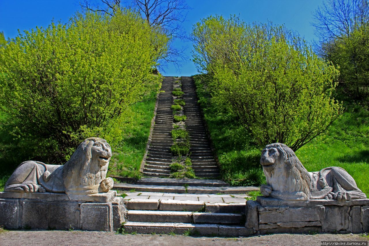 Парк у замка Олесько, Украина