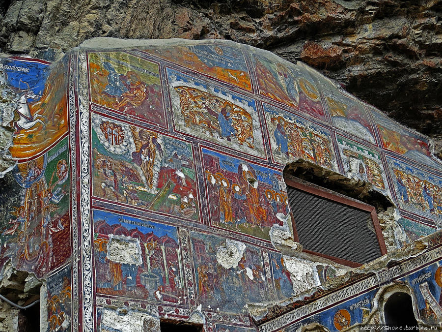Панагия Сумела — гнездышко духовности на склоне меловой горы Национальный парк Алтындере, Турция