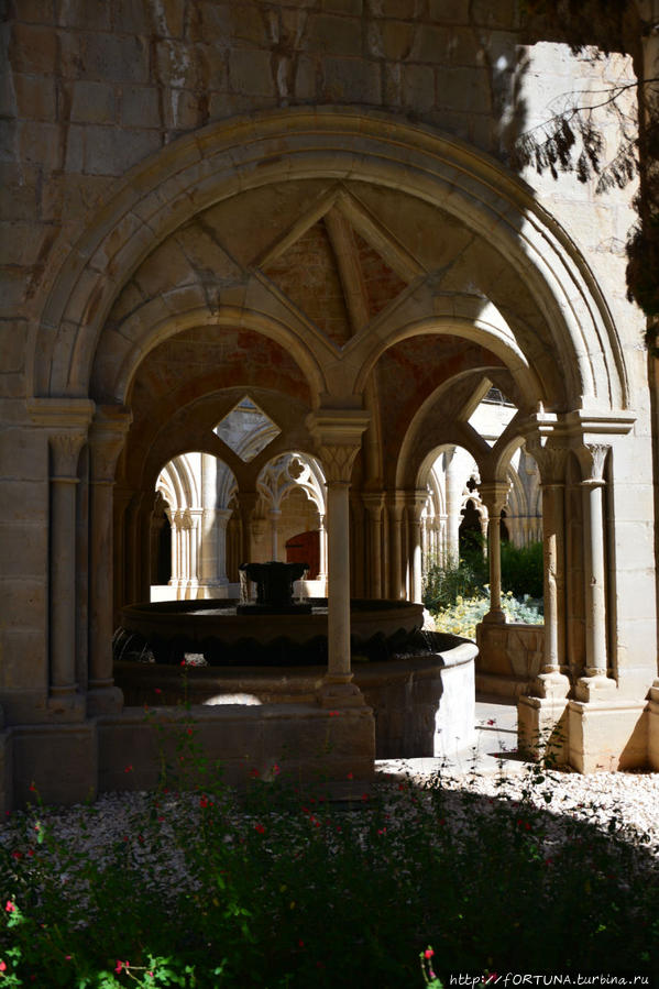 Монастырь Санта Мария де Поблет Поблет, Испания