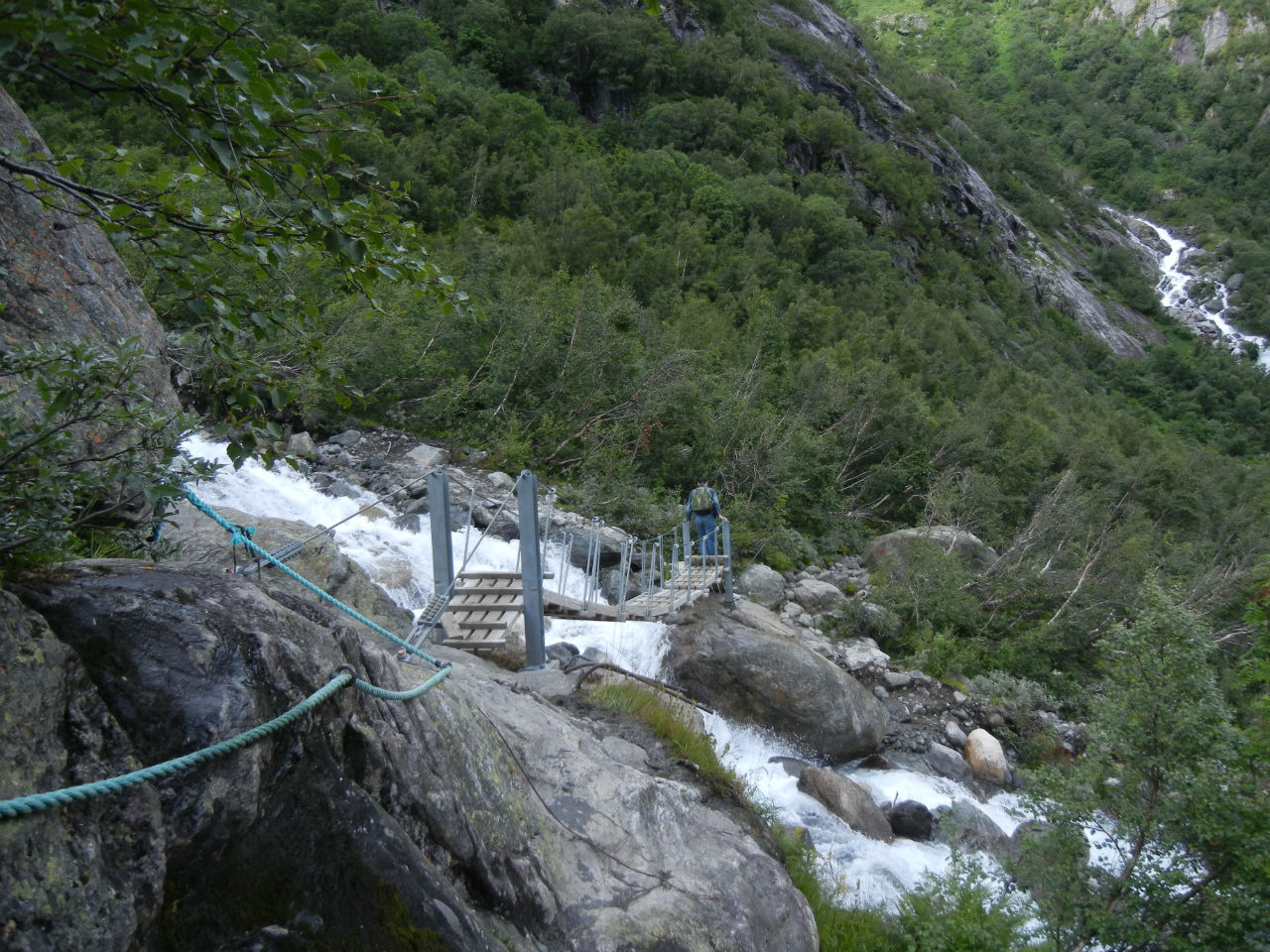 Но вот реально опасная переправа и тут, шутки прочь, серьезный мост Одда, Норвегия
