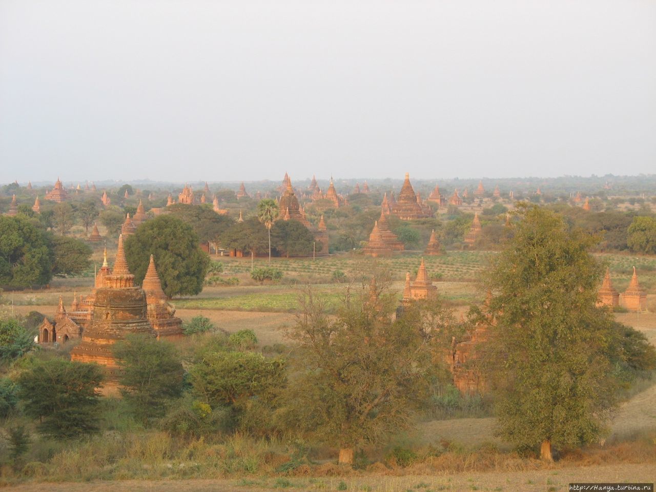 Вид с пагоды Швезандо Баган, Мьянма
