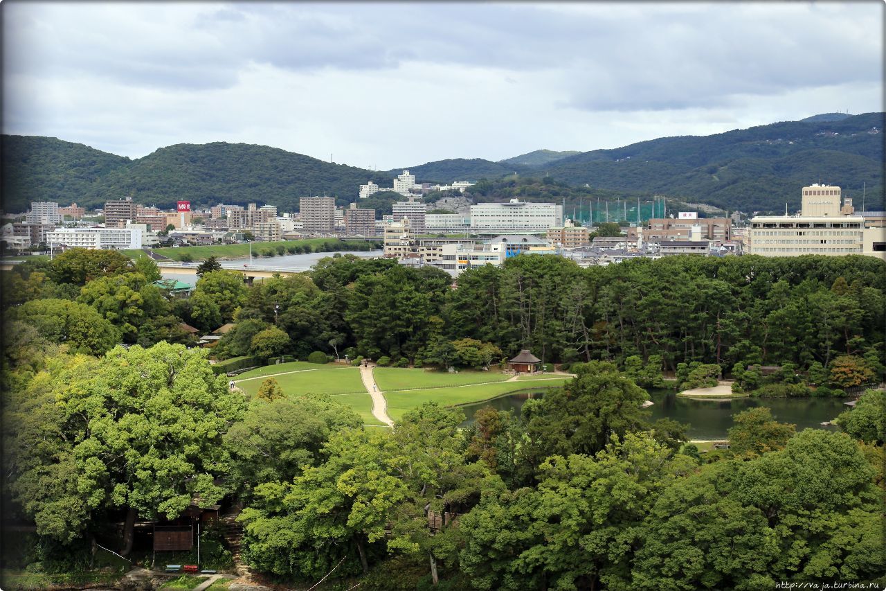 Вид на Окаяму с замка Окаяма, Япония