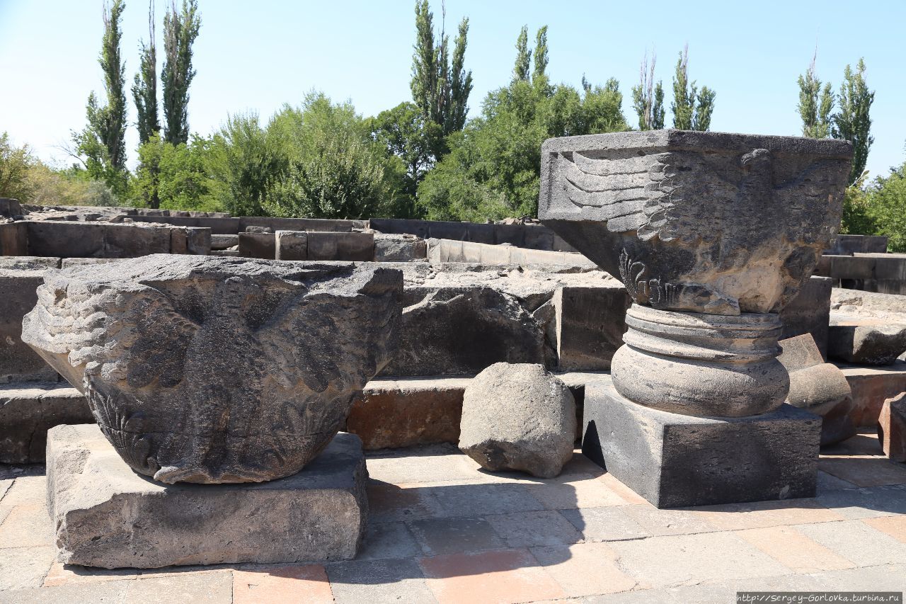 Храм Бдящих ангелов Вагаршапат, Армения